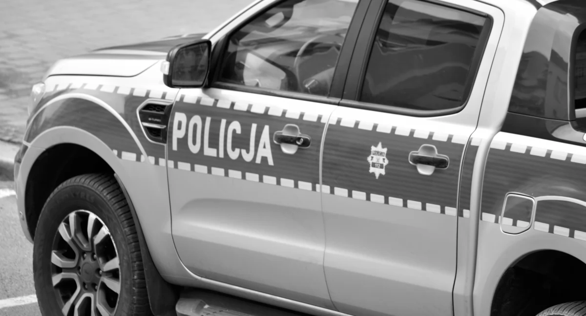 Policja , Tragiczne odkrycie pobliżu sklepu Znaleziono zwłoki latka - zdjęcie, fotografia