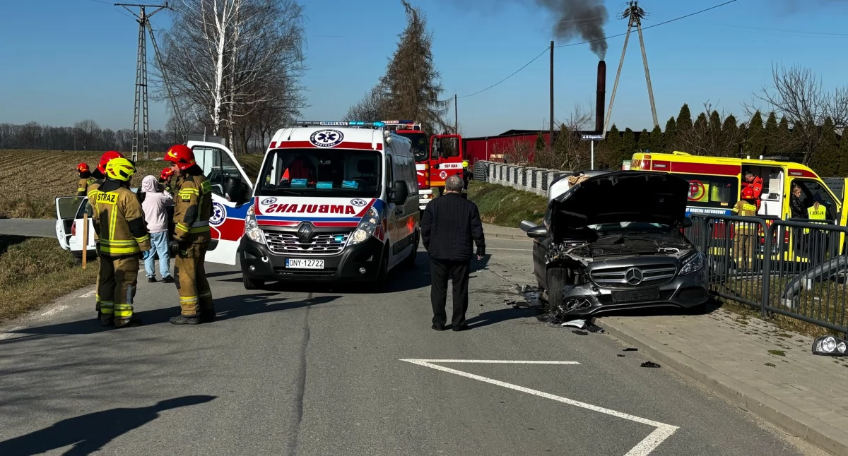 Policja , Groźne zderzenie dwóch - zdjęcie, fotografia