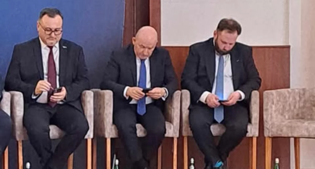 Na zdjęciu przedstawiciele urzędów i instytucji, patrząc od prawej: PKP PLK S.A., Urząd Marszałkowski Województwa Opolskiego i Centralny Port Komunikacyjny podczas debaty Foto: S. Siwy 