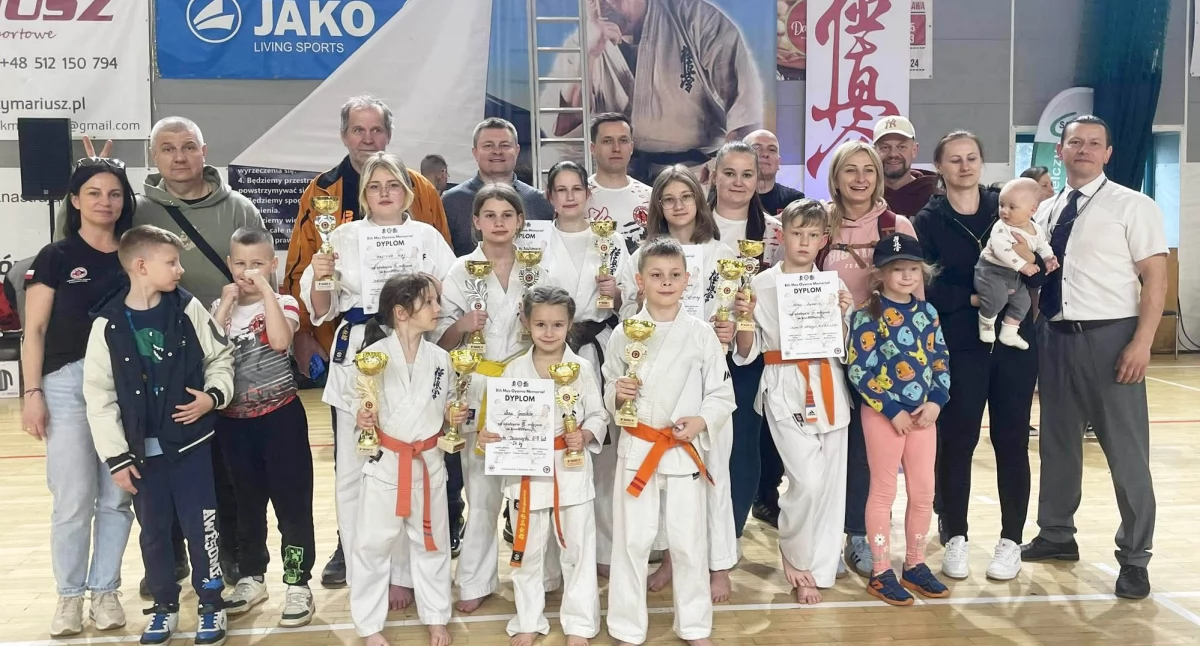 Nasi medaliści z najbliższymi, którzy towarzyszą swoim pociechom na każdych zawodach
