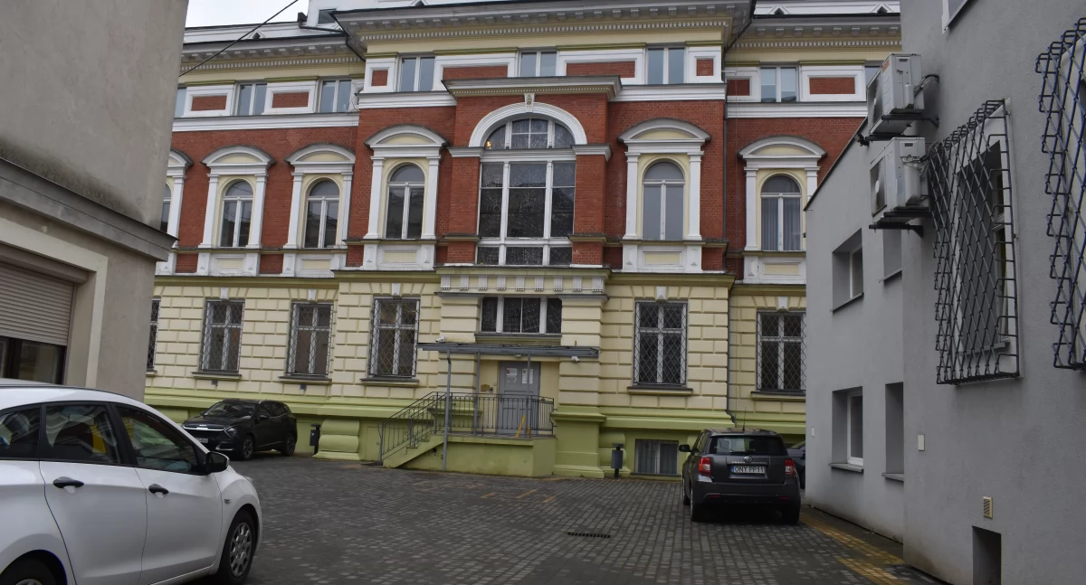 Powiat Nyski, Starostwo rozbudowywać - zdjęcie, fotografia