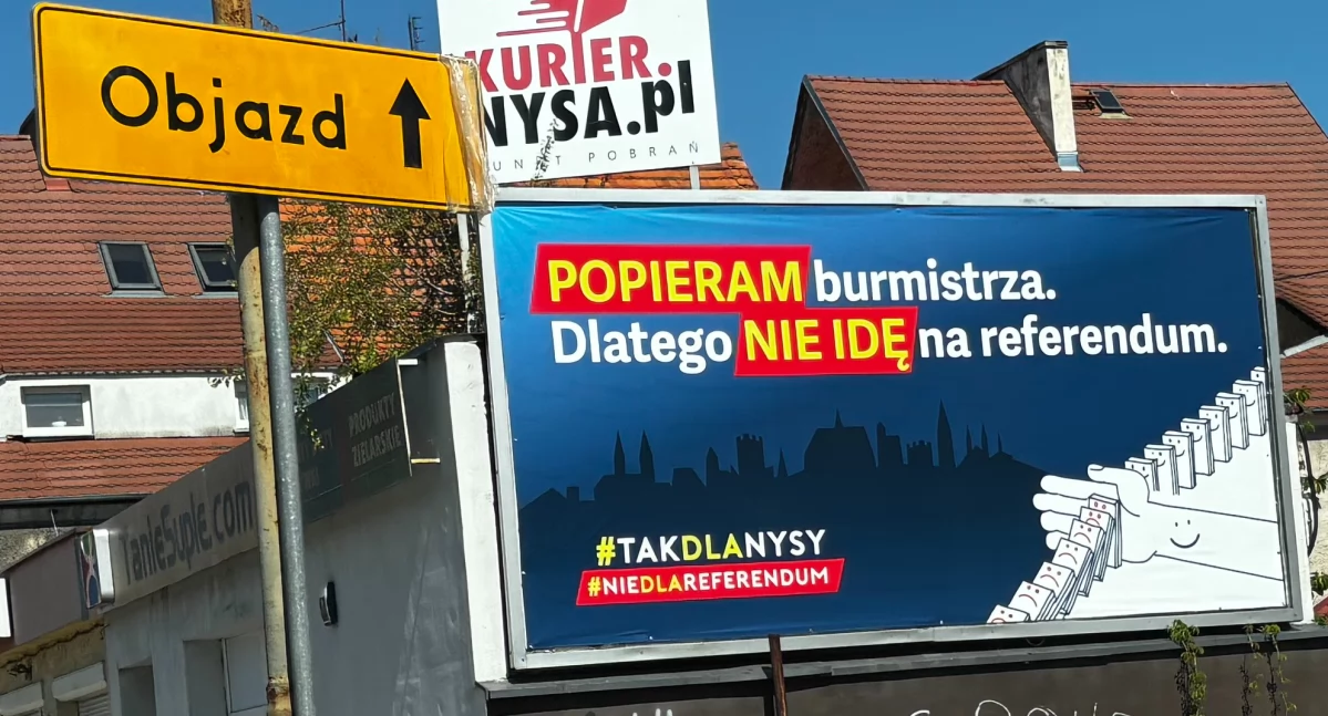 Felietony Piotra Wojtasika, Wygrała antydemokracja - zdjęcie, fotografia