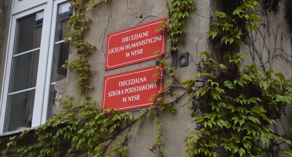 Kościół, Szkoły diecezjalne Nysie będą diecezjalne Kuria rezygnuje - zdjęcie, fotografia