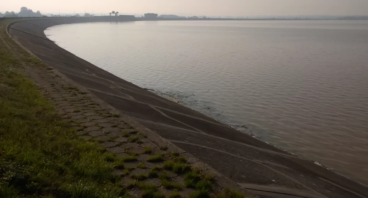 Kontrowersje, Zrzut jeziora zwiększony tylko - zdjęcie, fotografia