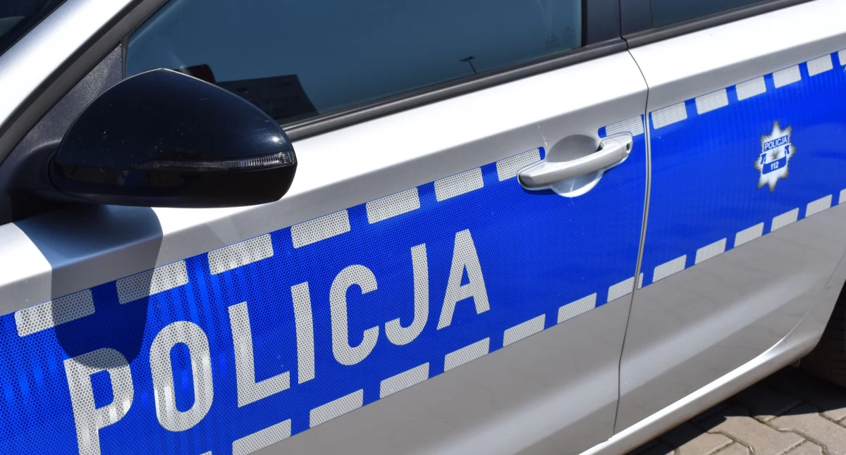Policja , korespondował małoletnią - zdjęcie, fotografia