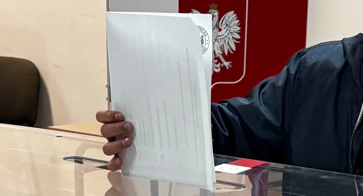 Policja , Nyskie radio złamał ciszę wyborczą - zdjęcie, fotografia