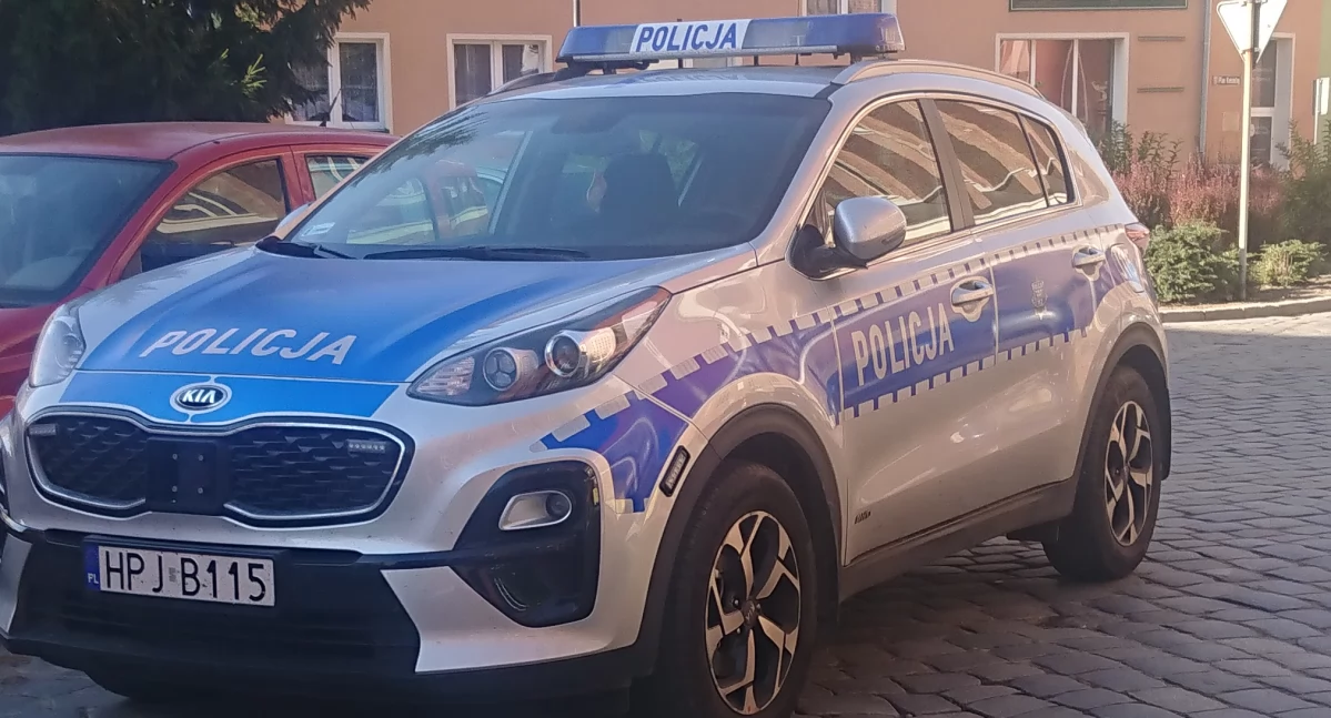 Policja , Pijany przyjechał stację benzynową Kupił alkohol - zdjęcie, fotografia