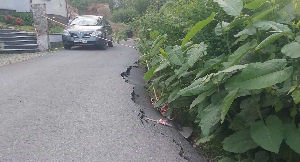 Kontrowersje, Mieszkają urwiskiem - zdjęcie, fotografia