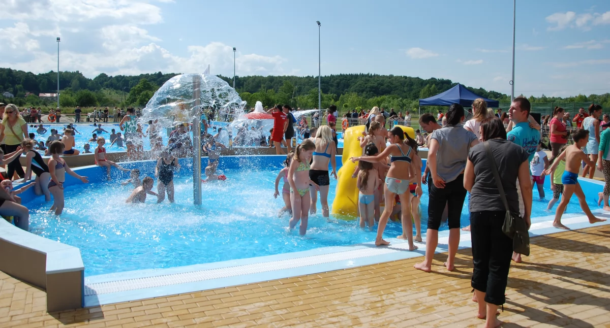 Samorząd, Basen zamknięty powodzi będą wozić Nysy  - zdjęcie, fotografia