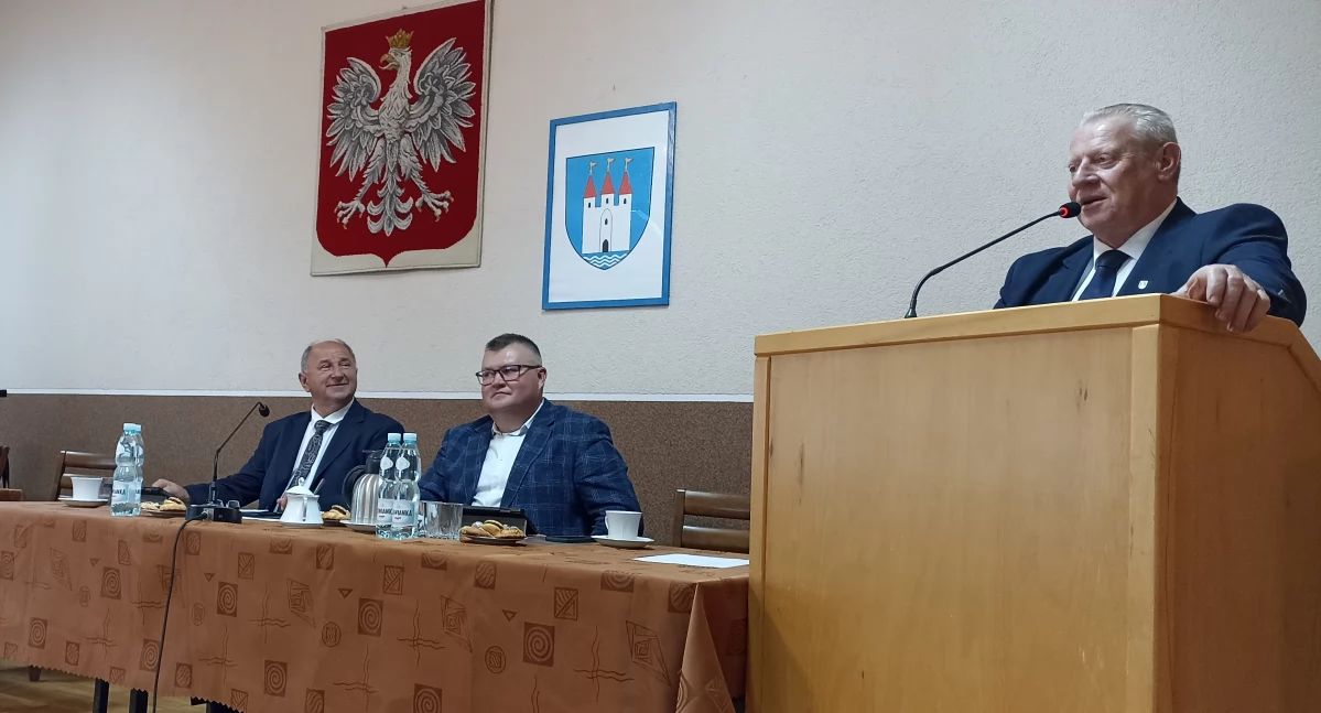 Pozostałe, Burmistrz Korfantowa absolutorium - zdjęcie, fotografia
