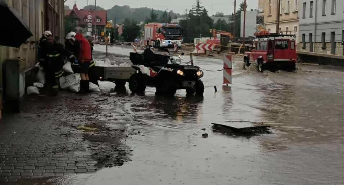 Kontrowersje, Strach przed wodą Każdy deszcz kojarzy powodzią - zdjęcie, fotografia
