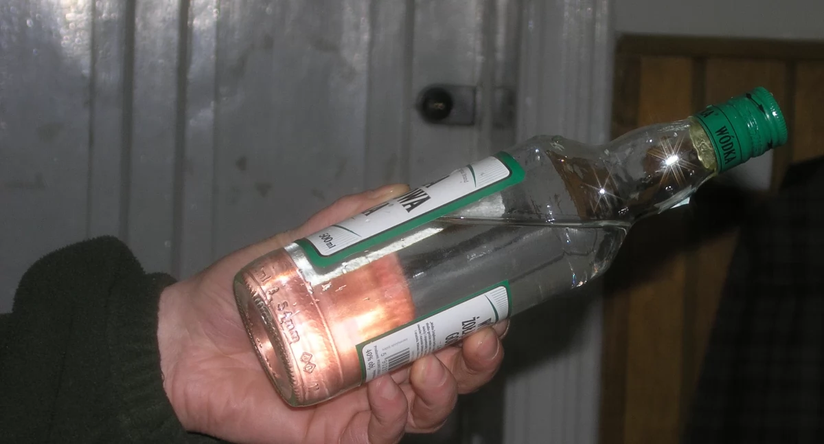 Kontrowersje, Chorobowe „alkoholowe” podał liczbę zwolnień powodu nadużycia alkoholu - zdjęcie, fotografia
