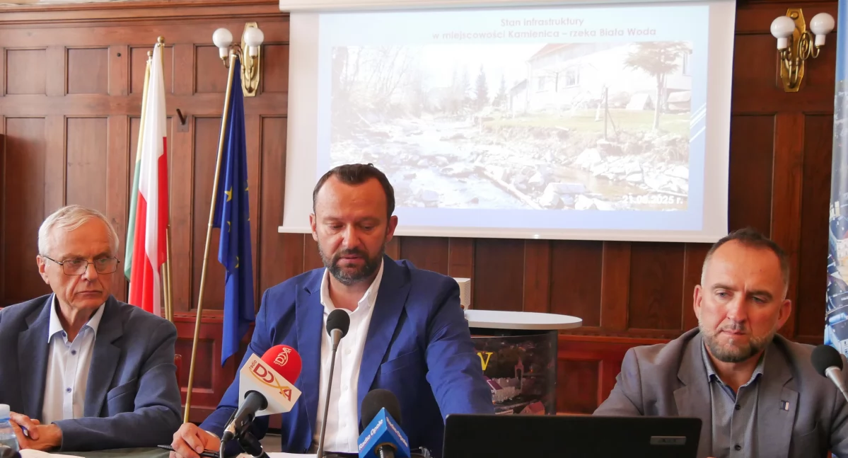 Kontrowersje, odbudowy powodzi - zdjęcie, fotografia