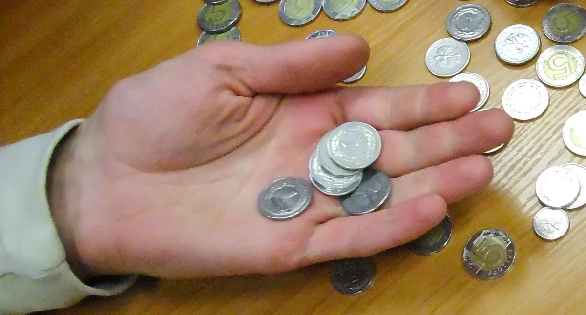 Policja , Straciła ponad tysięcy Przekazała oszustom swoje oszczędności kredyt - zdjęcie, fotografia