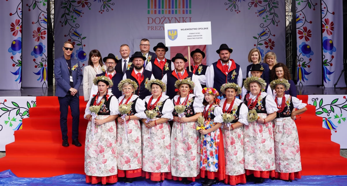 Ludzie, Puszyna Dożynkach Prezydenckich reprezentacja województwa opolskiego sercu stolicy - zdjęcie, fotografia