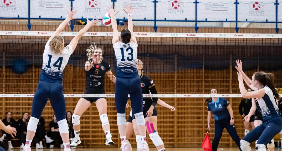 SMS PZPS Szczyrk - NTSK PANS Komunalnik Nysa 2:3. Atakuje Emilia Solarewicz (NTSK PANS Komunalnik Nysa).