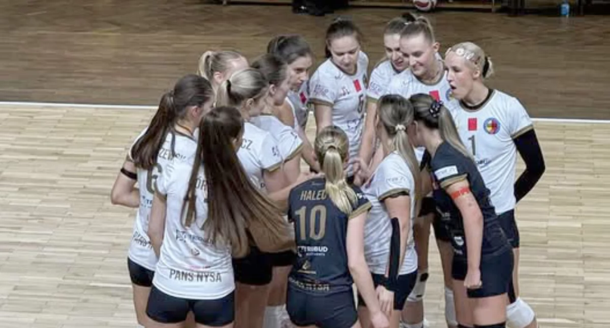 NTSK PANS Komunalnik Nysa - Netland MKS Kalisz 1:3. Po dobrym meczu, nawet przegranym, humory naszym dziewczętom dopisywały