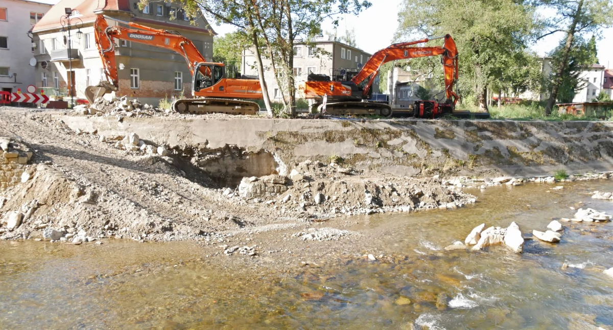 Sprawy społeczne, Ponad miliard strat powodzi - zdjęcie, fotografia