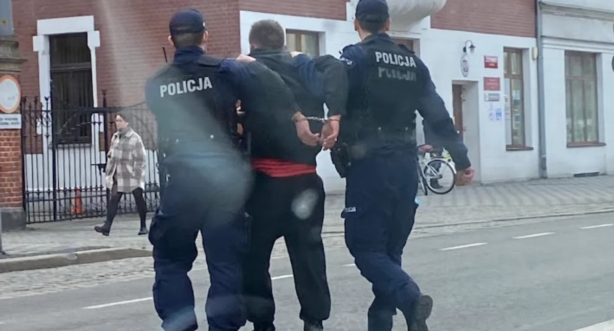 Policja , Zakazy żeby łamać Wsiadają kółko choć mogą - zdjęcie, fotografia