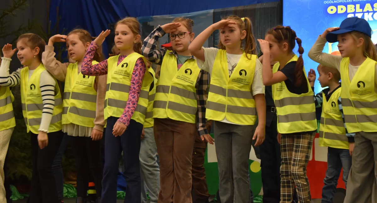 Szkolnictwo, Odblaskowa szkoła - zdjęcie, fotografia