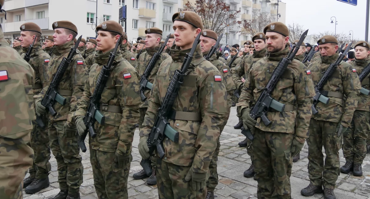 Ludzie, Żołnierze przysięgali wierność Polsce  - zdjęcie, fotografia