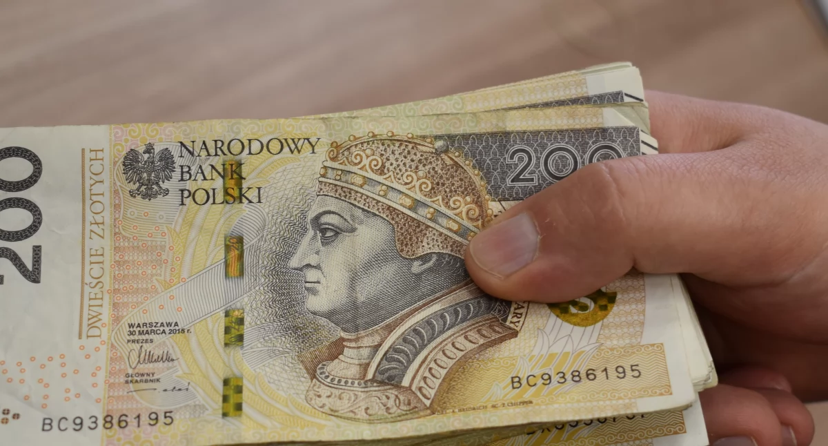 Powiat Nyski, Starosta zaciąga kredyt - zdjęcie, fotografia