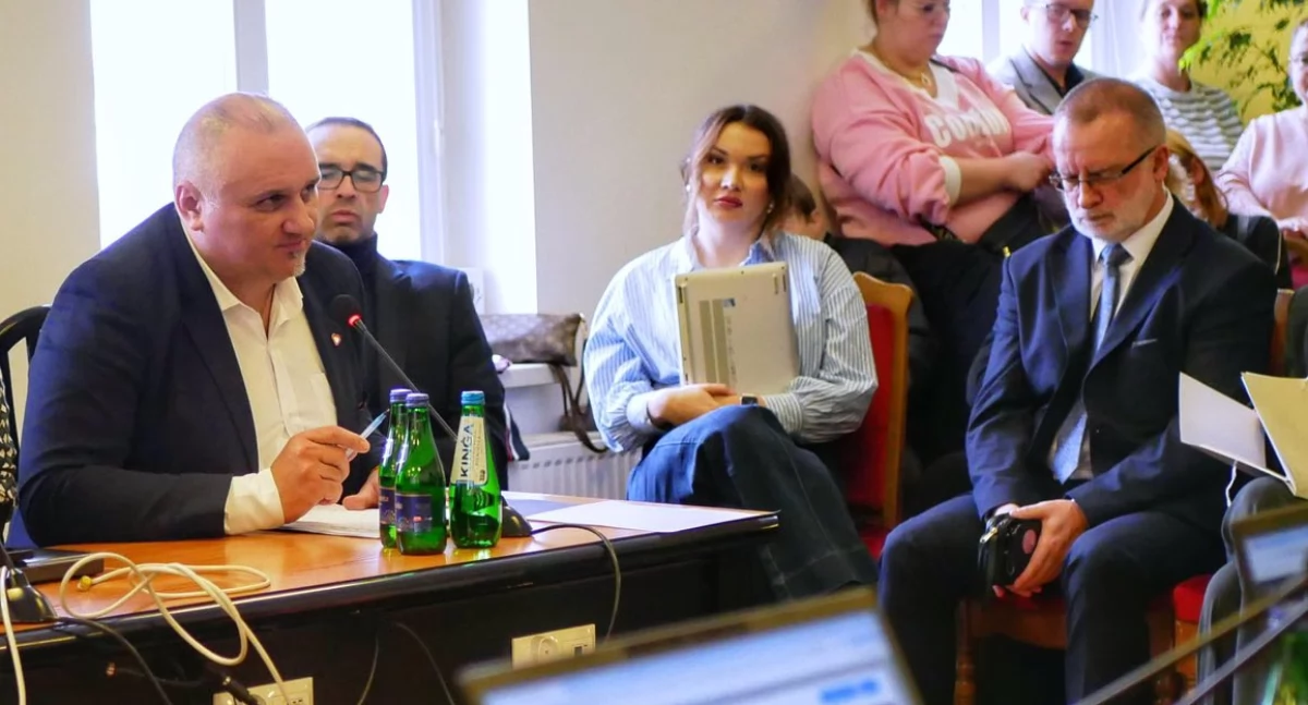 Sprawy społeczne, konsolidacja likwidacja Szpital Głuchołazach czekają zmiany - zdjęcie, fotografia