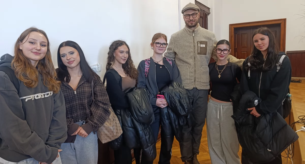 Szkolnictwo, Spotkanie podróżnikiem Mateuszem Waligórą - zdjęcie, fotografia