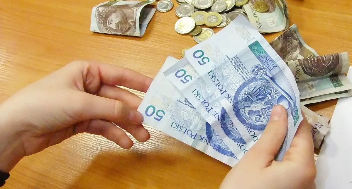 Kontrowersje, Stypendialne wykluczenia zostają Skorzysta mniej uczniów - zdjęcie, fotografia