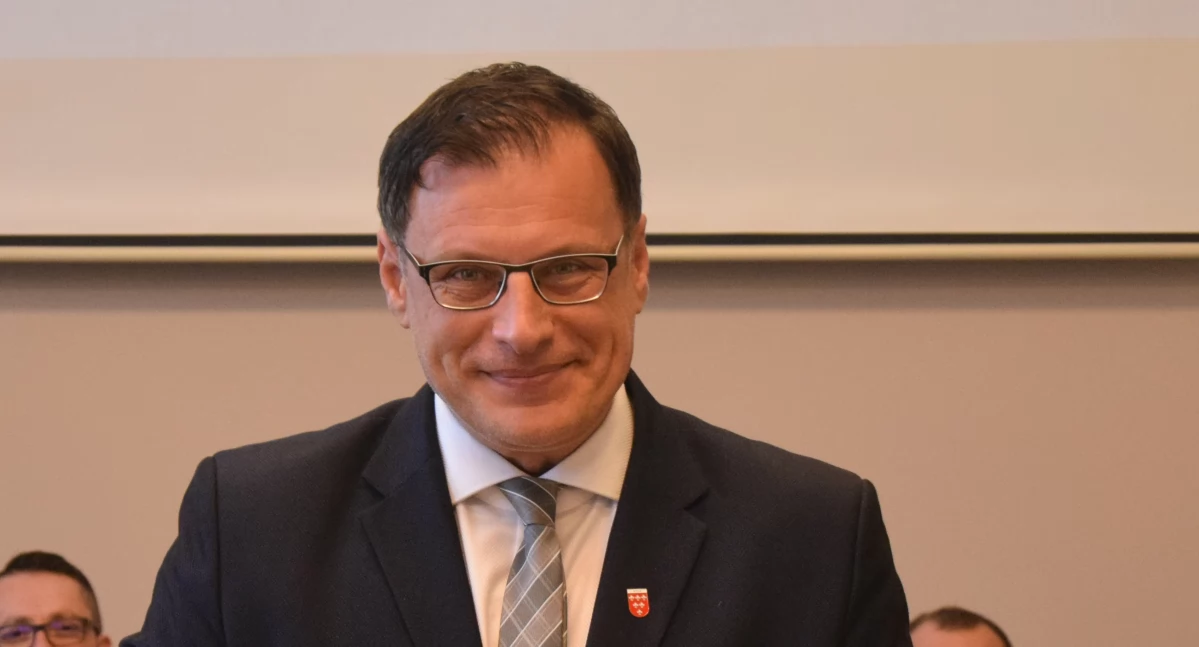 Kontrowersje, tonie długach Rekordowe złotych zadłużenia - zdjęcie, fotografia