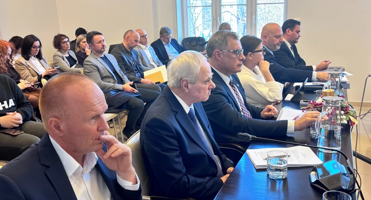 Kontrowersje, Gigantyczne zadłużenie milionów złotych roku! - zdjęcie, fotografia