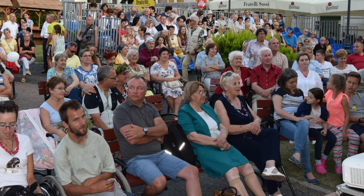 Sprawy społeczne, nowego Nysanin nysanin - zdjęcie, fotografia