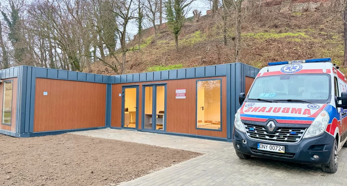 Sprawy społeczne, Podstacja Zespołu Ratownictwa Medycznego Otmuchowie - zdjęcie, fotografia