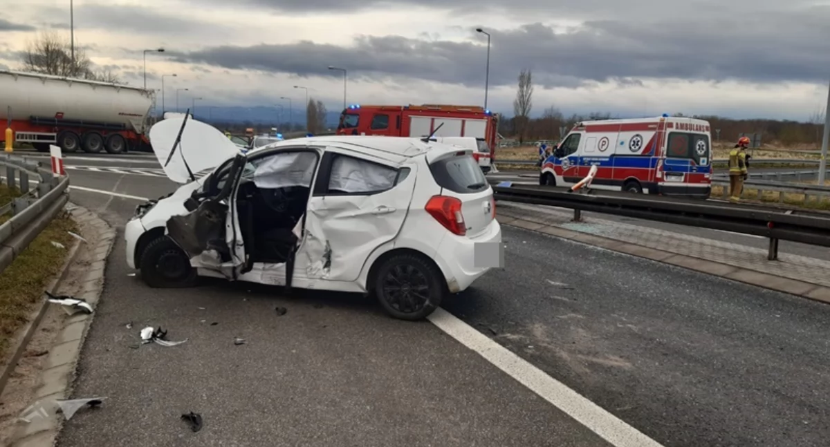 Kontrowersje, Niebezpieczne skrzyżowanie krajówce Czekają śmierć - zdjęcie, fotografia