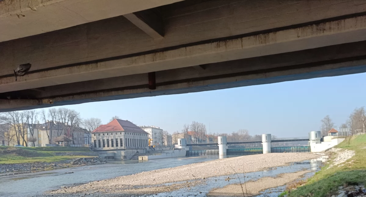 Kontrowersje, mostem opłaca remontować - zdjęcie, fotografia