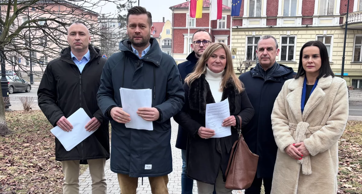 Powiat Nyski, zawiadomi prokuraturę sprawie afery marynarkowej - zdjęcie, fotografia