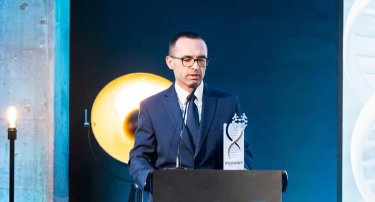 Polityka, Artur Kamiński wyrzucony - zdjęcie, fotografia