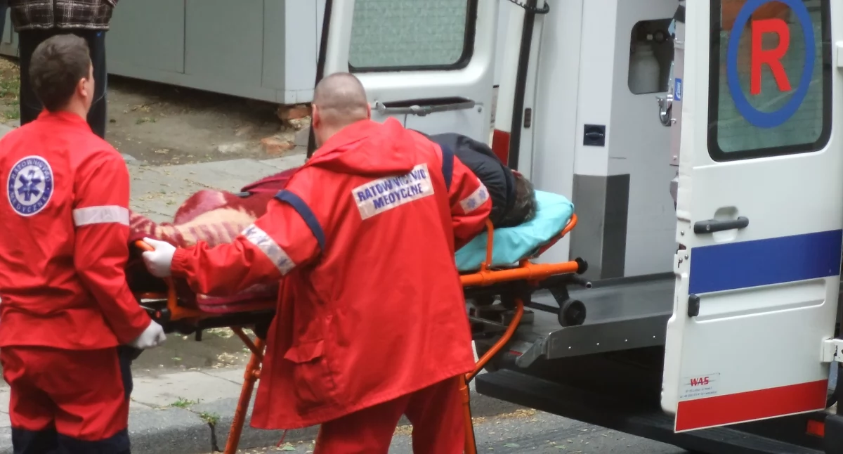 Wypadki, Senior potrącił pasach przechodnia - zdjęcie, fotografia