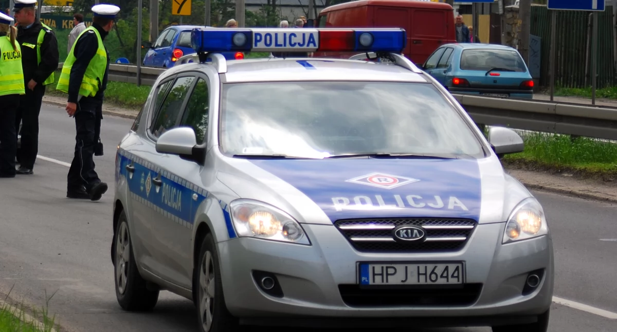 Wypadki, Mazdą słup potem - zdjęcie, fotografia