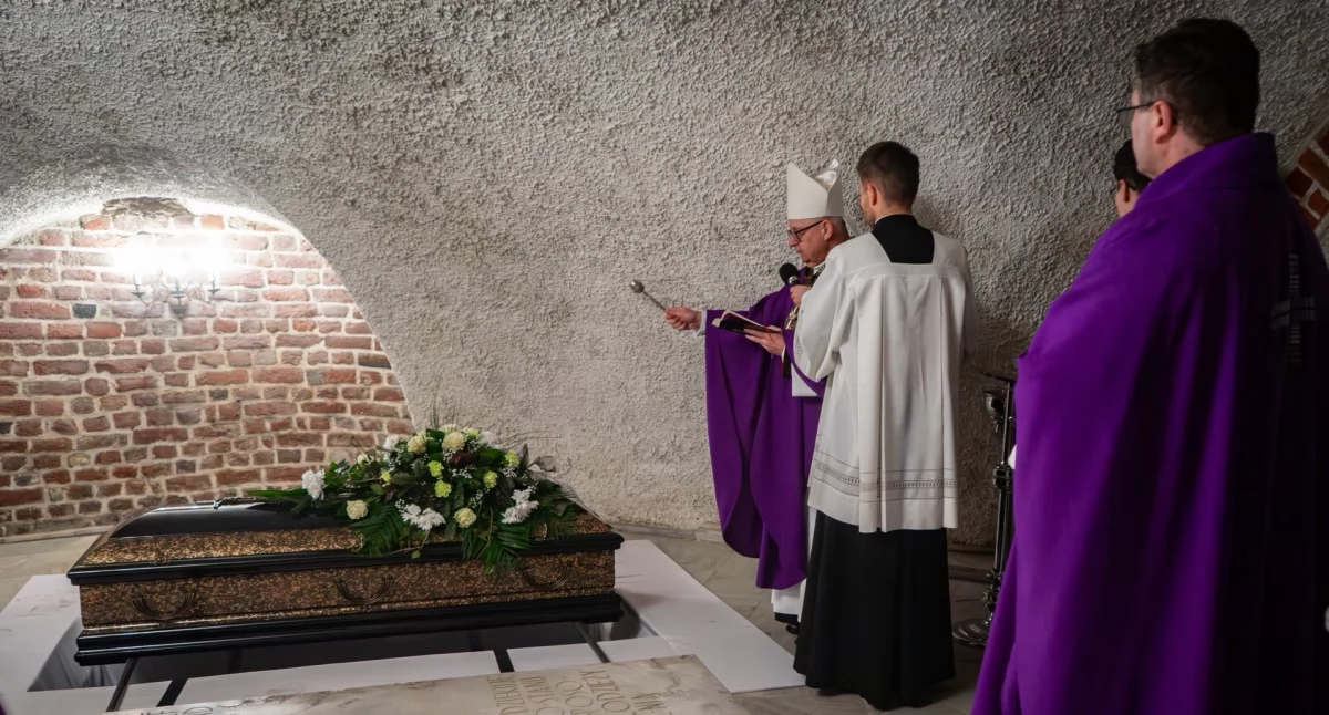 Kościół, Ostatnie pożegnanie prałata Mikołaja Mroza  - zdjęcie, fotografia