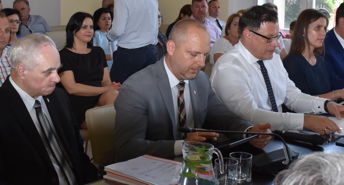 Samorząd, banki chcą udzielić chwilówki burmistrzowi - zdjęcie, fotografia