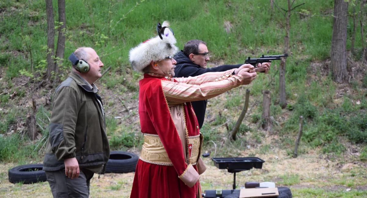 Kontrowersje, Burmistrz blokuje strzelnicę  WOT może strzelać Regulicach - zdjęcie, fotografia