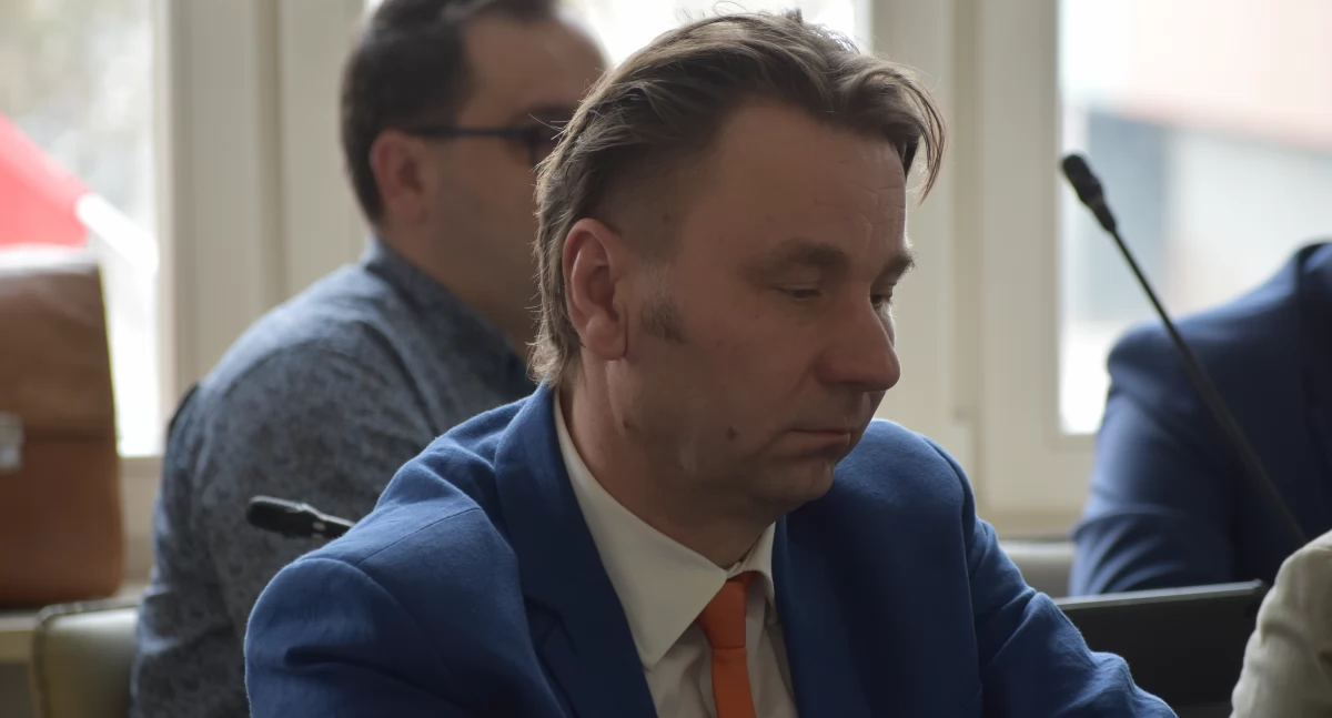 Kontrowersje, Kontrola poprawki Problemy radnego menadżera - zdjęcie, fotografia