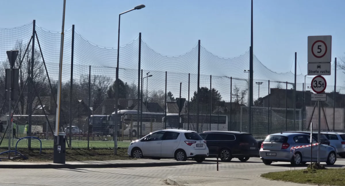Szlabany będą ograniczać wjazd na parking tylko w godzinach nocnych 