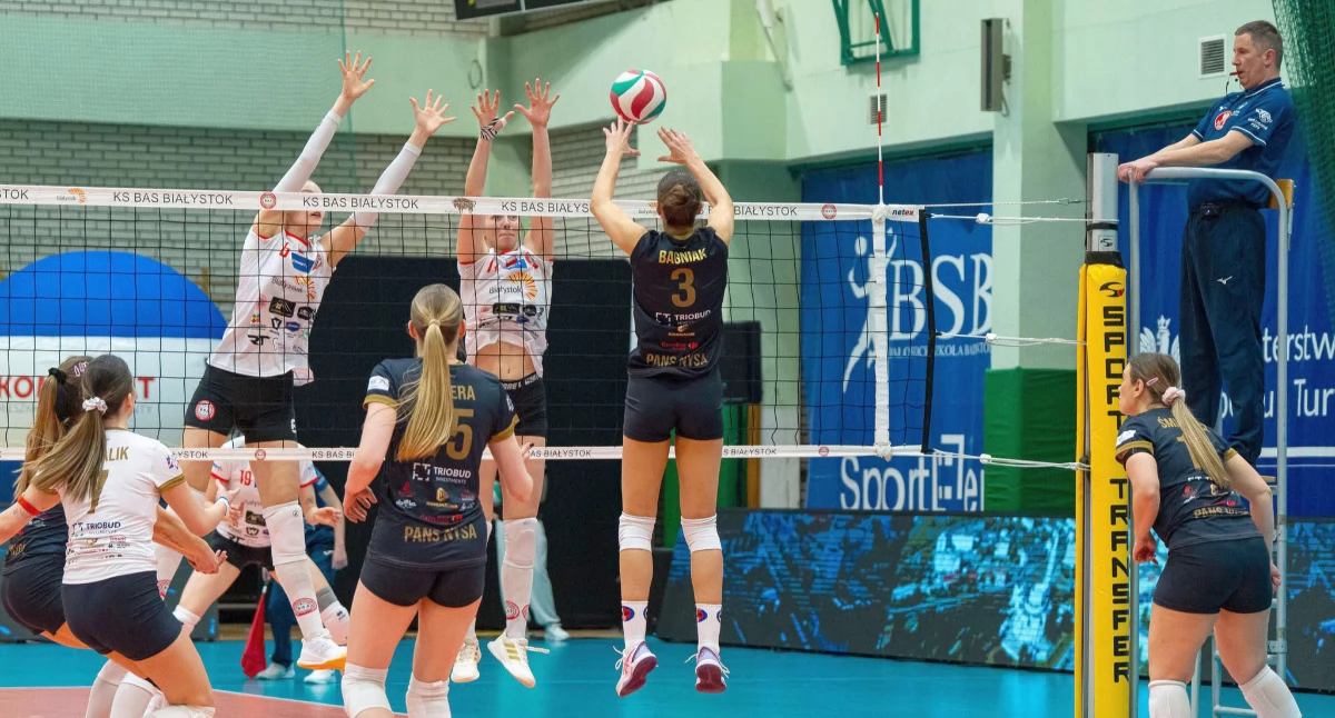 KS BAS Kombinat Budowlany Białystok - NTSK PANS Komunalnik Nysa 3:1. Efektowna kiwka Magdaleny Bagniak (numer 3)