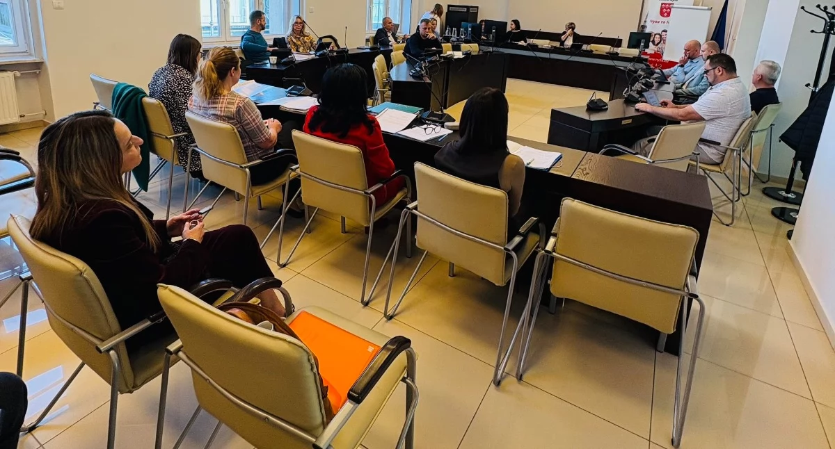 Kontrowersje, Chcieć móc! Sylwia Wardakas zastępstwach godzinach ponadwymiarowych - zdjęcie, fotografia