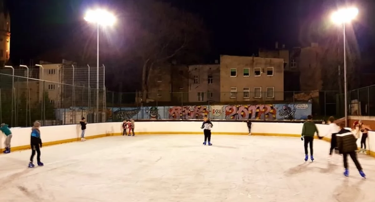 Samorząd, Głuchołazy Lodowisko kąpielisku - zdjęcie, fotografia