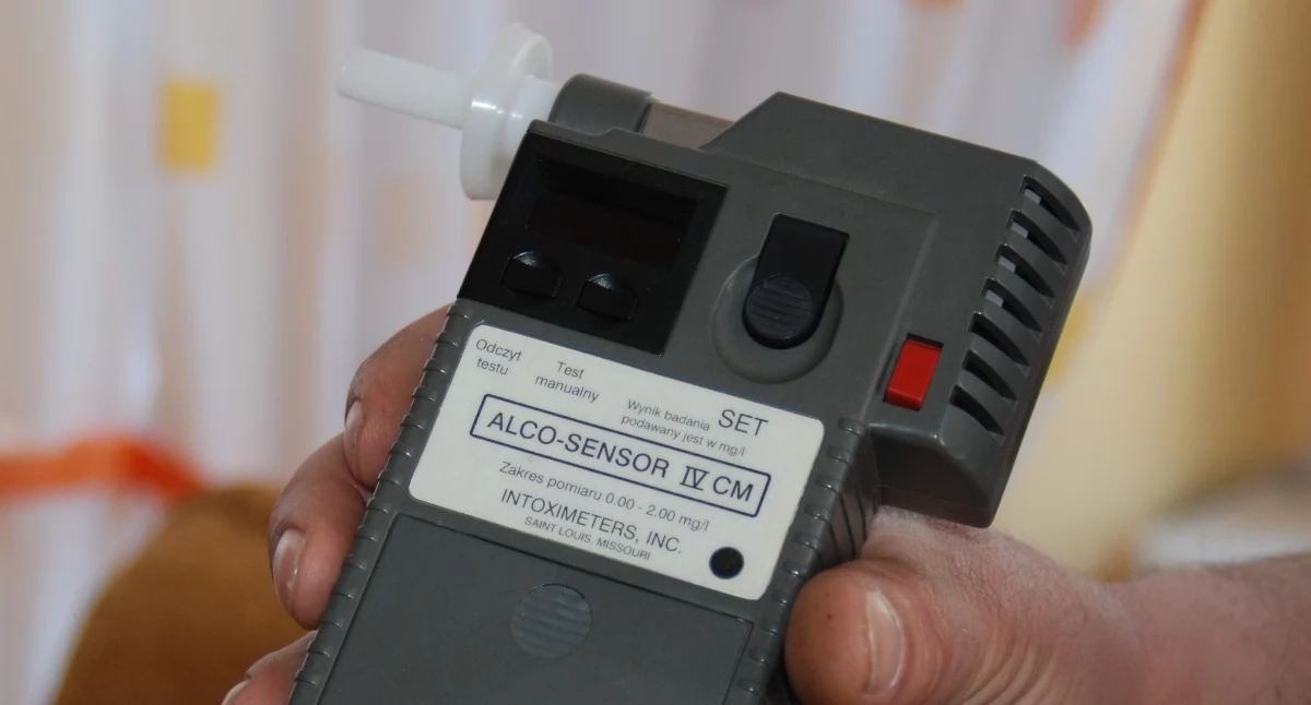 Policja , Ponad promila „opieka” dziećmi Kolejna pijana matka - zdjęcie, fotografia