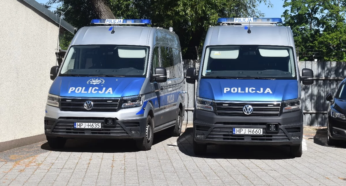 Policja , Pieniądze powiatu policyjne - zdjęcie, fotografia