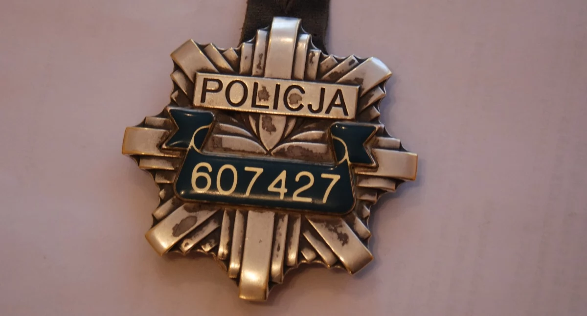 Komunikaty policji, Nocna napaść kobietę! Drogę zajechało trzech mężczyzn - zdjęcie, fotografia